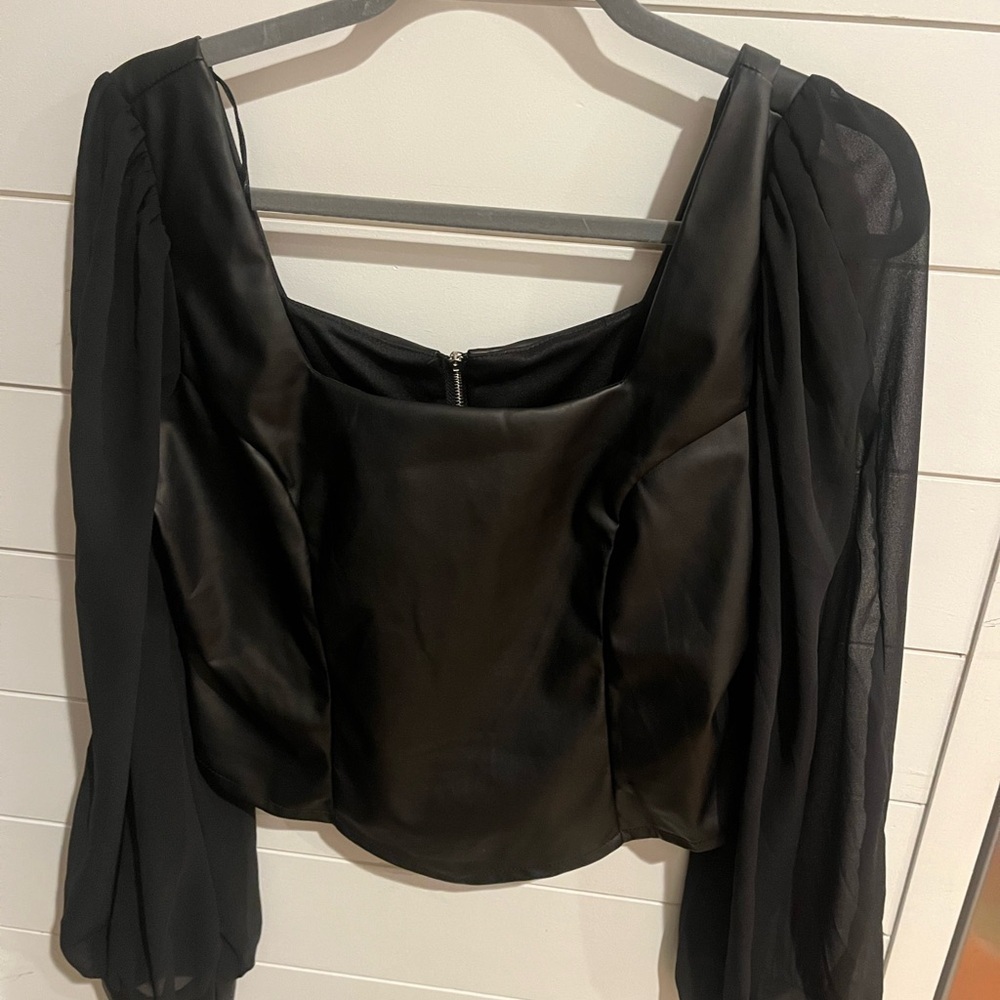 Lizard Thicket Black Puff Sleeve Crop Blouse